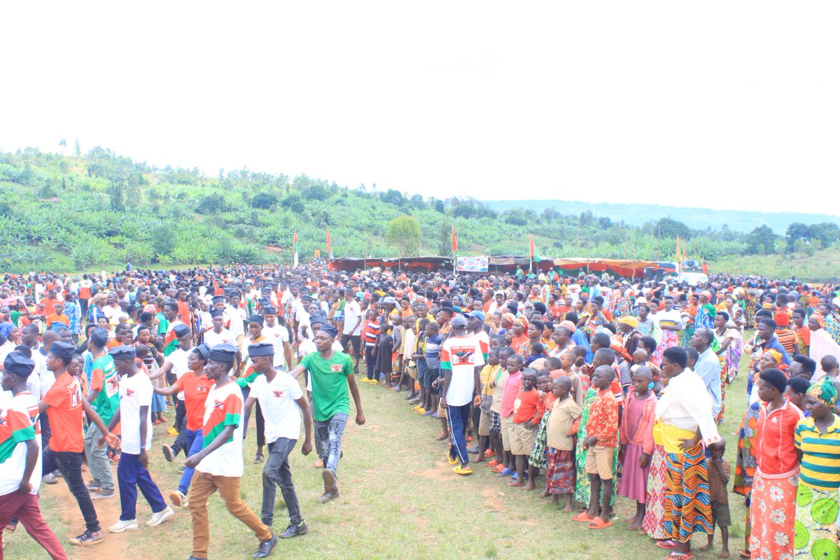 EzechielNd34201's tweet photo. 2. Mu mazone abiri ya #Gatonde na #Masama za komine #Shombo zabereyemwo imyiyamamazo kuri uyu wa 16/5/2025,abafashe amajambo bose bagiye baragaruka ku vyiza umugambwe @CnddFdd wakoreye abarundi bakaba babasavye kuwuhunda amajwi atagabanije mu matora yo kuwa 5/6/2025
@R_Ndikuriyo https://t.co/mkw3aC1KTi