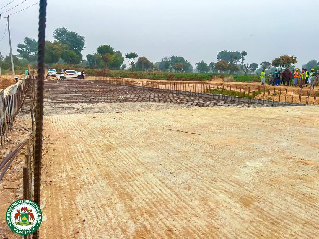 ibrahimado__'s tweet image. RURAL ROAD: Ongoing construction of 2.5km road from Kwanar Naira to Chilori to Maganaru in Albasu LGA.

#AbbaIsWorking.
