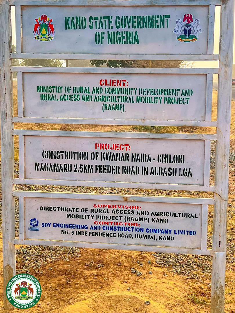 ibrahimado__'s tweet image. RURAL ROAD: Ongoing construction of 2.5km road from Kwanar Naira to Chilori to Maganaru in Albasu LGA.

#AbbaIsWorking.