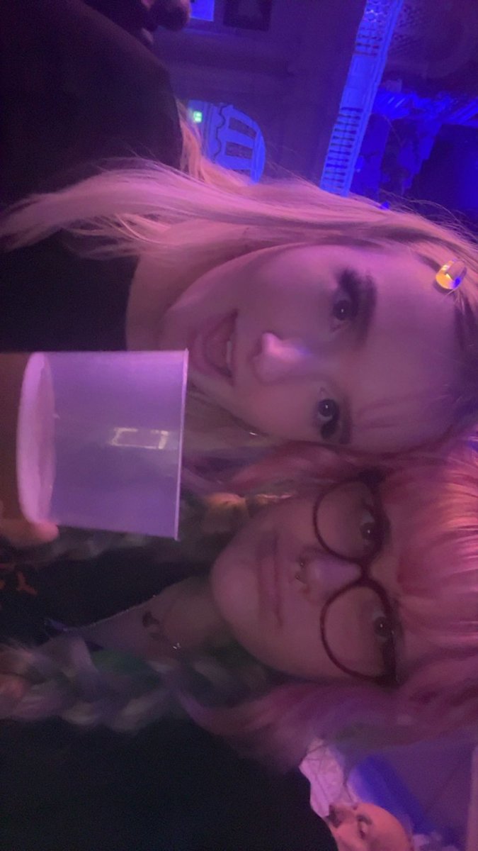 heavydirtytoes's tweet photo. hello clikkies me and @mimzymoop are are at the #pixieslondon show, anyone care to join us 😝😝 https://t.co/hboD6cG4YM