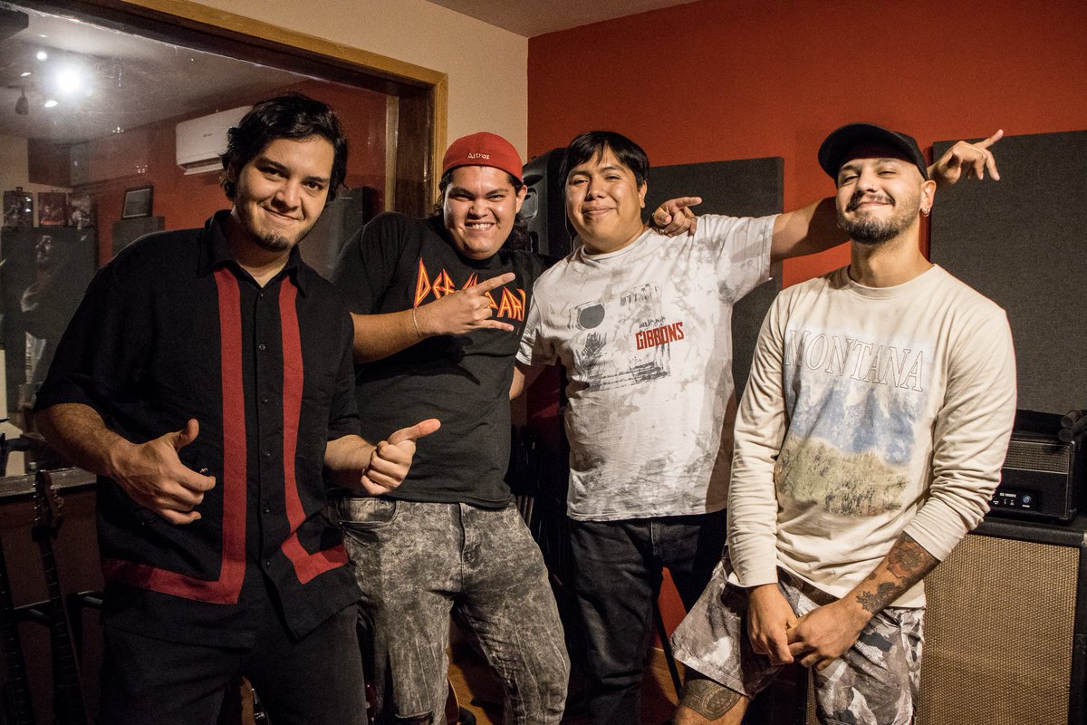 #ALERTA ⚠️⚠️⚠️
GIBBONS GRABANDO 👀

La chamba no para y nosotros seguimos haciendo música para ustedes 🤘 

¿En qué ciudades les gustaría vernos en vivo? ¡Comenten! 💬

📸 <a href="/soyzali/">Soy Zali</a>