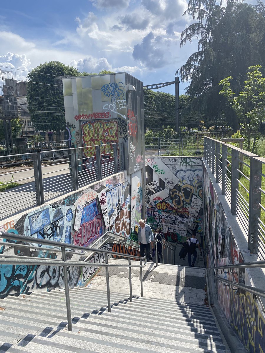 john (@imfamous85) on Twitter photo Comme dirait lui à ville de <a href="/NantesMetropole/">Nantes Métropole</a>
Bienvenue à #nantes
La ville coupe gorge
Voilà ce que vous voyez quand vous vous garez allée baco
Qui a envie de s infiltrer ds ce coupe gorge
Ascenseur HS depuis 2 ans pour les handicapés une honte des tags de partout
😡😡😡😡 Comme dirait lui à ville de <a href="/NantesMetropole/">Nantes Métropole</a>
Bienvenue à #nantes
La ville coupe gorge
Voilà ce que vous voyez quand vous vous garez allée baco
Qui a envie de s infiltrer ds ce coupe gorge
Ascenseur HS depuis 2 ans pour les handicapés une honte des tags de partout
😡😡😡😡