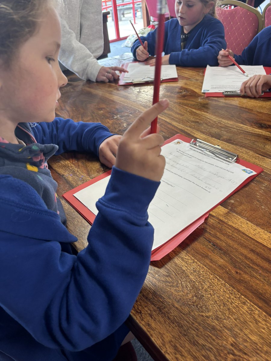 RunwithitHull's tweet photo. @BoyntonPrimary spent the morning working out how much it would cost for a day out to @BridTownAFC then played some fun team games ☺️☺️ https://t.co/JIIFQ3H5R7