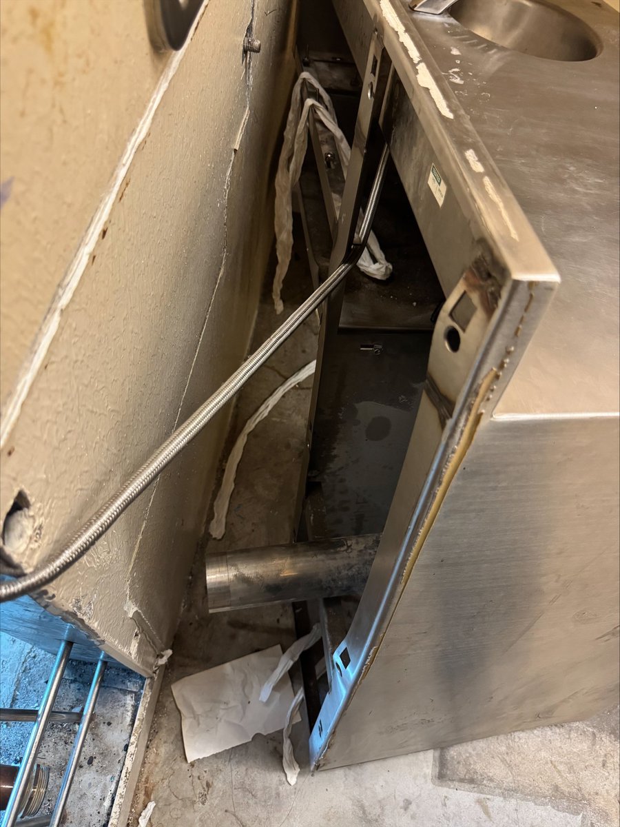 This is how 11 inmates escaped from the Orleans Parish Jail early this morning <a href="/FOX8NOLA/">FOX 8 New Orleans</a>