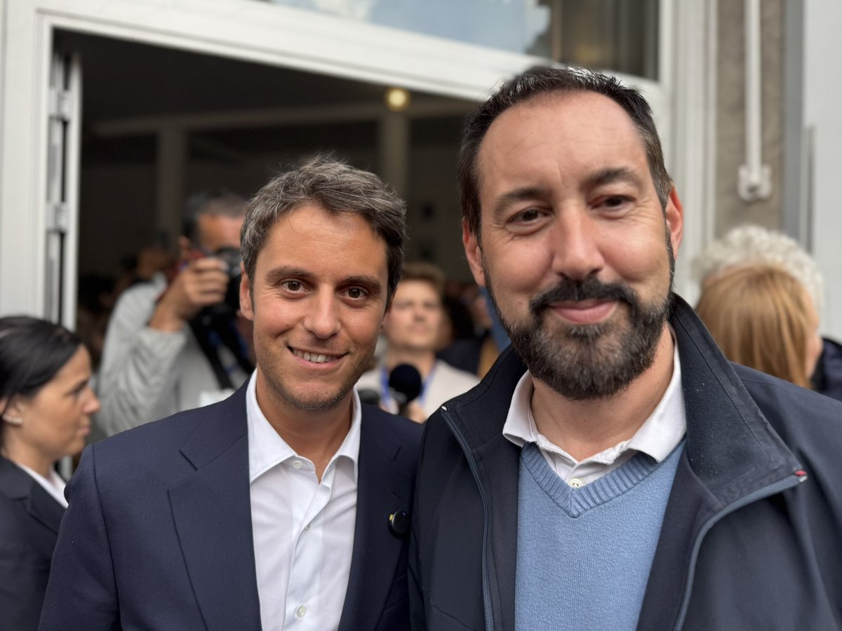 Ce soir, j’ai eu l’occasion, en tant que délégué <a href="/ADMDFRANCE/">Mourir dans la Dignité</a> pour les <a href="/hautsdefrance/">Région Hauts-de-France</a> , d’échanger avec l’ancien Premier ministre <a href="/GabrielAttal/">Gabriel Attal</a> sur le projet de loi sur la fin de vie actuellement à l’étude. Une rencontre importante pour défendre les droits des patients. #FinDeVie