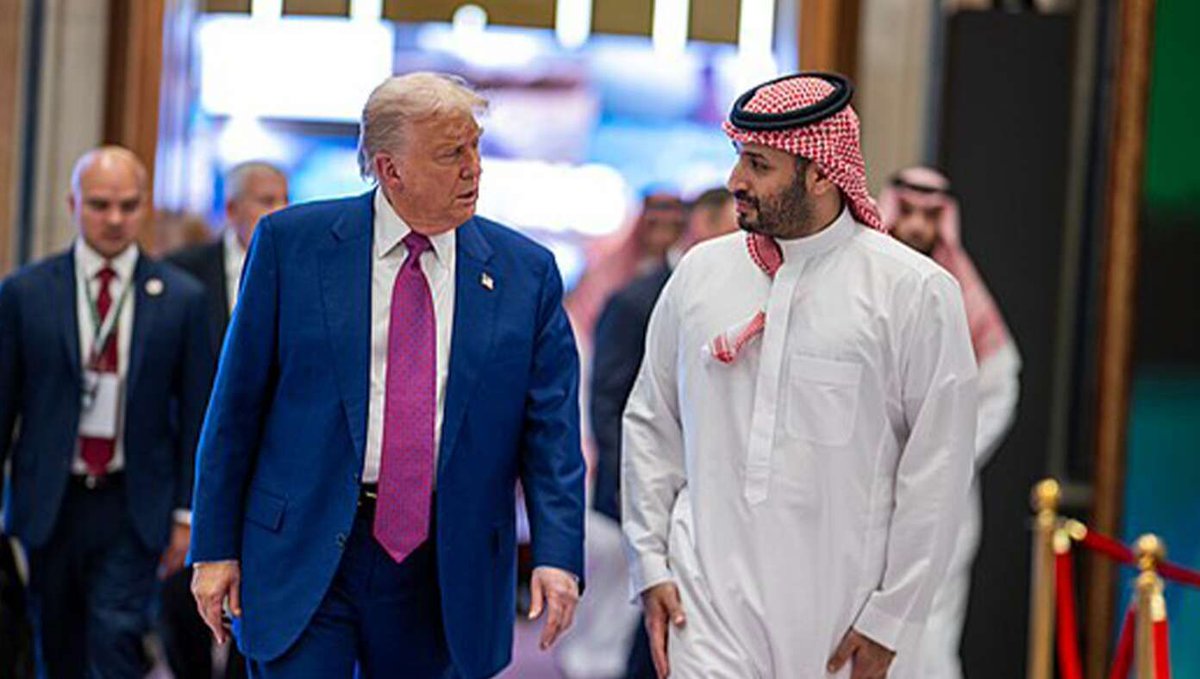 TheBabylonBee's tweet photo. Trump Asks When He’ll Get To See The Elves And Hobbits On His Middle East Tour https://t.co/QXFs6hryxV https://t.co/zdt3Ao65Gl
