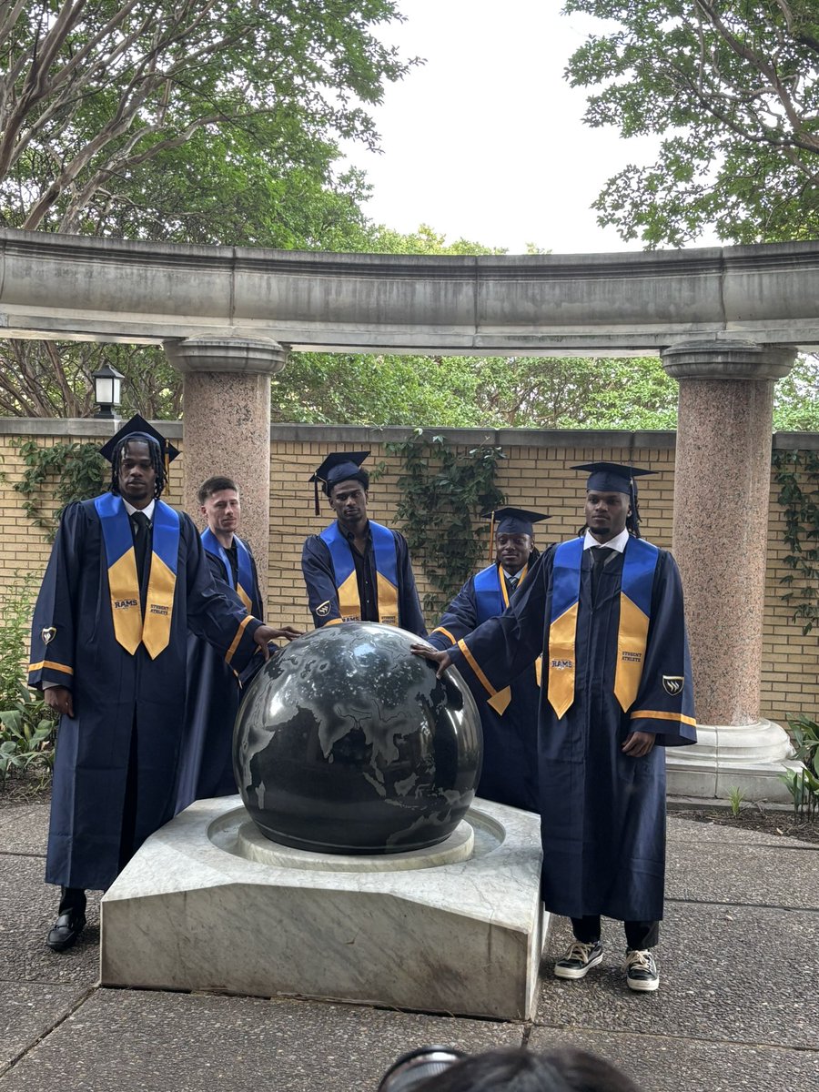 CoachBWan's tweet photo. Best day of the year! Unbelievable proud of these guys! 🎓 @txweshoops https://t.co/U9scEl8NPG