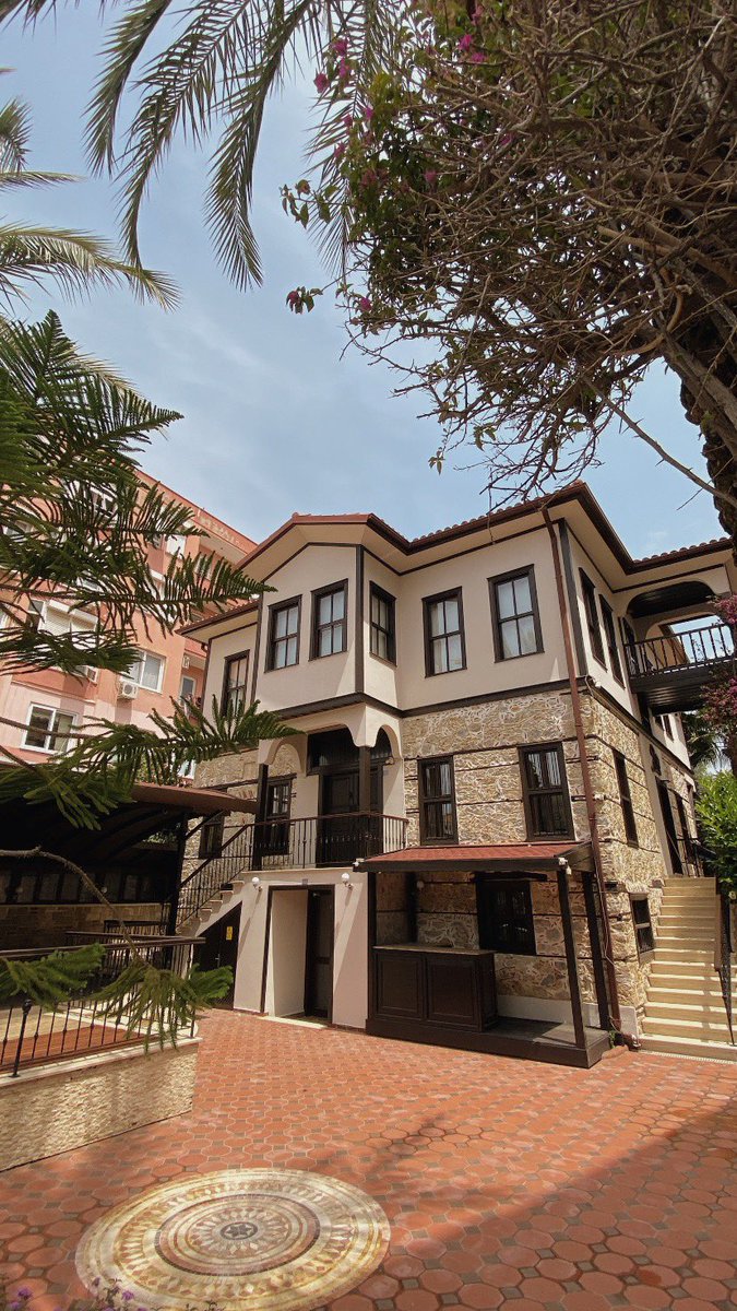 Şu tarz evler yapmayı bırakmamalıydık, son yıllarda estetiği komple kaybettik.