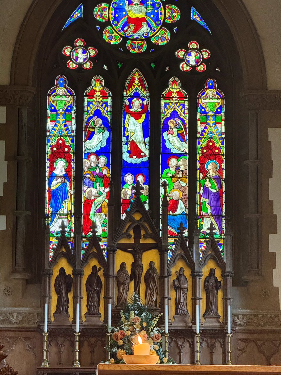 🕯️A poignant service of reflection and remembrance in #Bicester this evening attended by colleagues from across the local government family. It has been a tough day for #Oxfordshire but it’s heartening to see people come together at a time of grief. We will remember those lost.