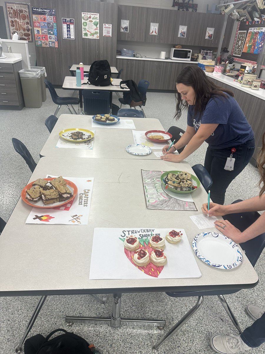 DrewThomas (@apthomasft) on Twitter photo Any day there are cookie competitions in Mrs. Huerter’s classes is a good day <a href="/FTMSJaguars/">Frontier Trail</a> So many good and creative options! Any day there are cookie competitions in Mrs. Huerter’s classes is a good day <a href="/FTMSJaguars/">Frontier Trail</a> So many good and creative options!