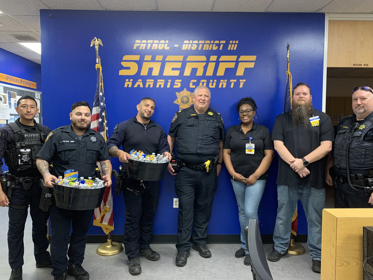 HCSO_D3Patrol's tweet image. Thanks you Walmart #522 Crosby for the gifts for the District 3 deputies.  Keeping the deputies hydrated in this heat is difficult.