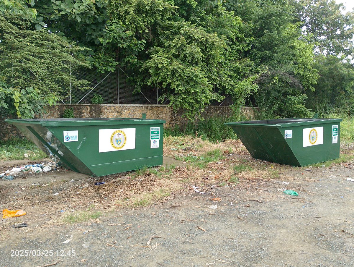 CIA_HEROSA's tweet photo. Entrega de contenedores de basura del Colegio  militar teniente Hugo Ortiz.

https://t.co/o5G6VHjiS8 https://t.co/Q50aLdDWl9