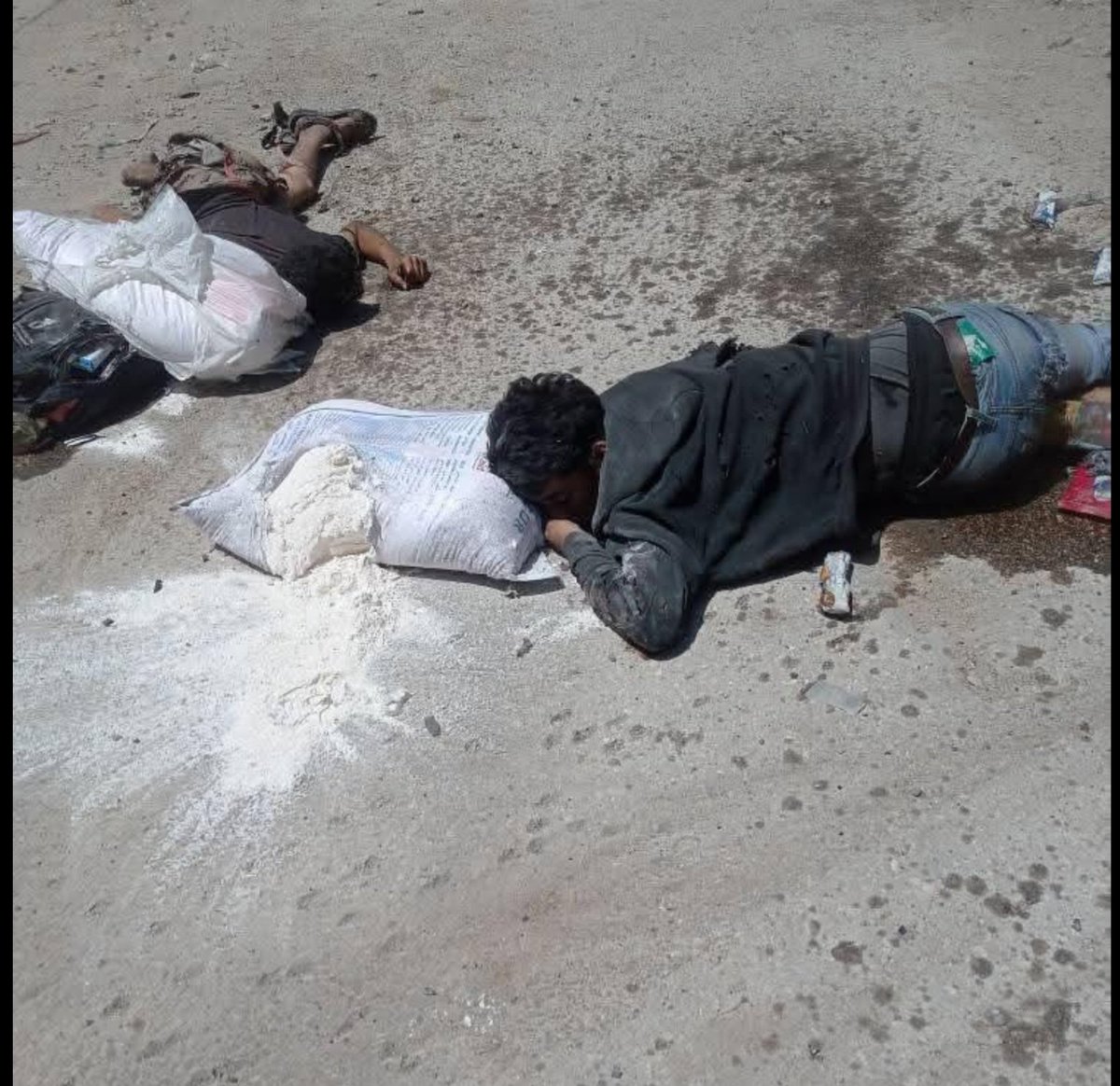 عاد ترمب من الخليج محملاً بترليونات الدولارات 
و حملَ طفلٌ جائع في غزة كيساً من دقيق فقتلته إسرائيل!