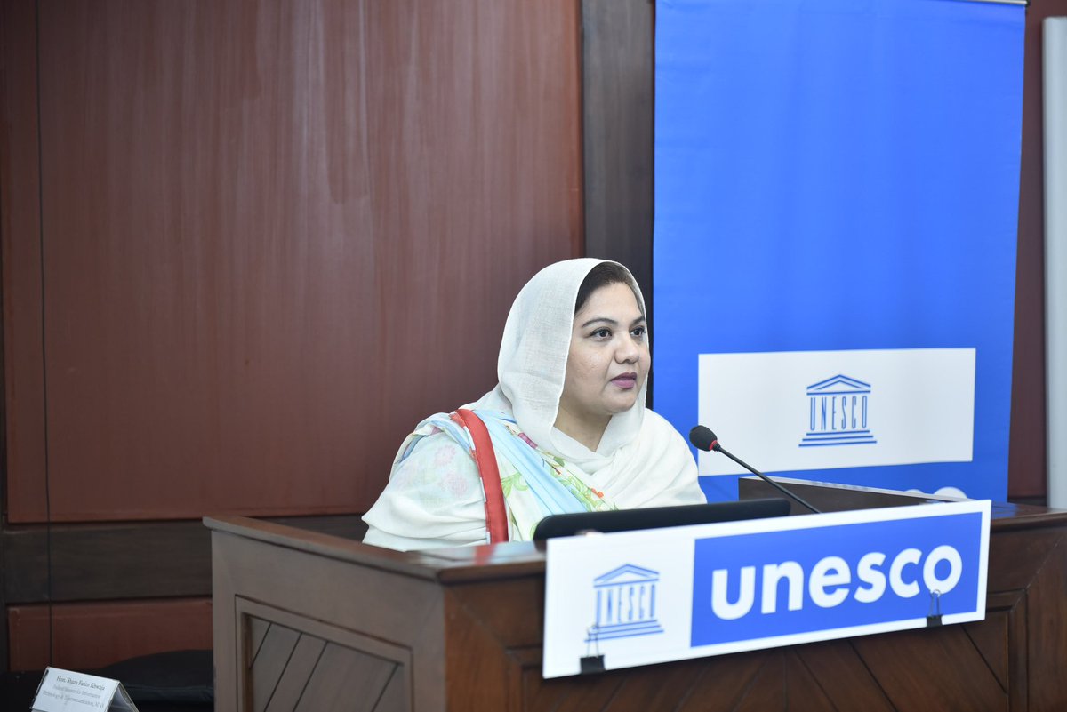 SaveraShami's tweet photo. “Shaping National Policy: Enhancing Policymakers' Understanding of Media and Information Literacy Challenges.” The parliamentarians discussed integrating MIL into national policy frameworks. Dr. Savera Shami presented key elements of the draft National MIL Strategy.

#Pakistan https://t.co/g3UZnWU7fU
