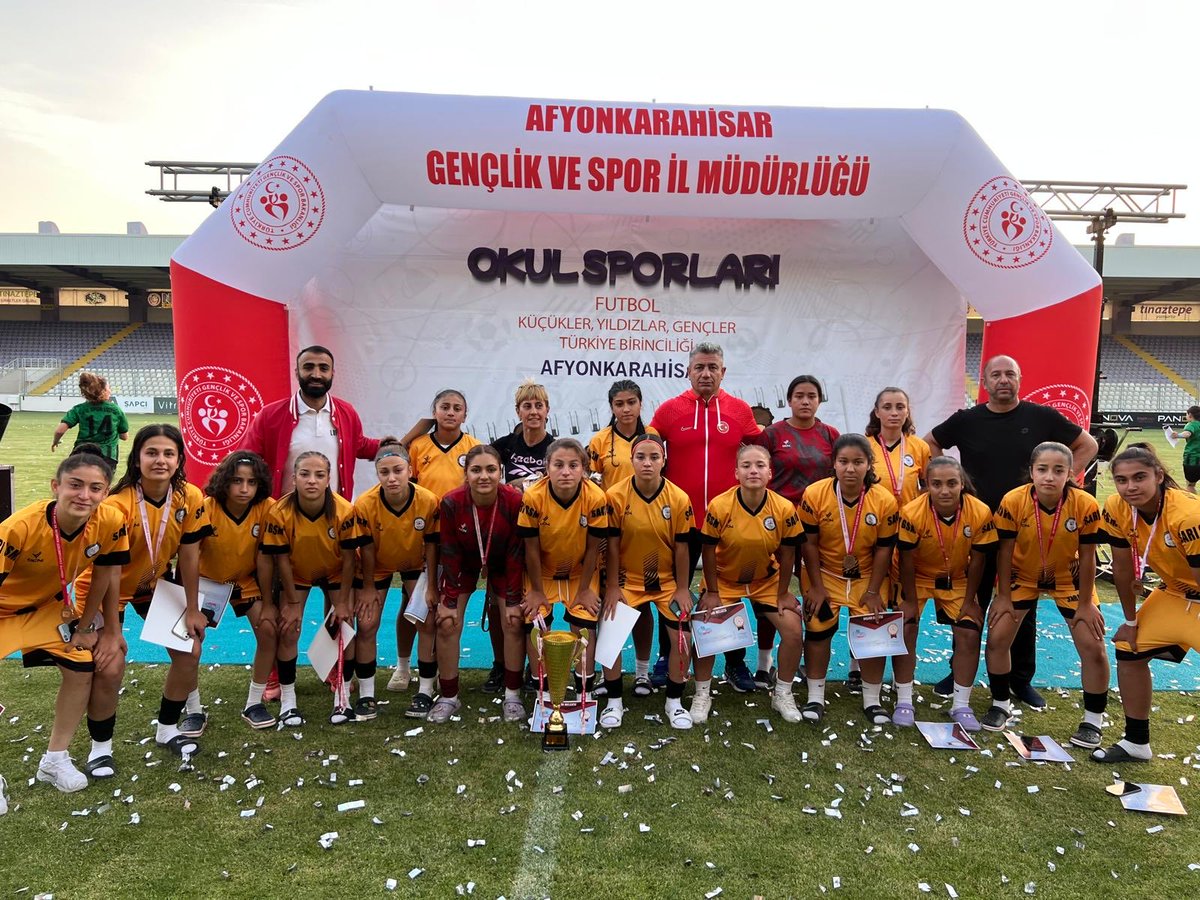 askonuk's tweet photo. Okul Sporları Gençler A Türkiye Futbol final müsabakasında Türkiye ikincisi olan Adil Sani Konukoğlu Spor Lisesi Erkek Futbol Takımımız ile Türkiye üçüncülüğü elde eden Kadın Futbol Takımımızı tebrik ediyorum. 

@askonukoglusl27 https://t.co/KJ4deSzwIH