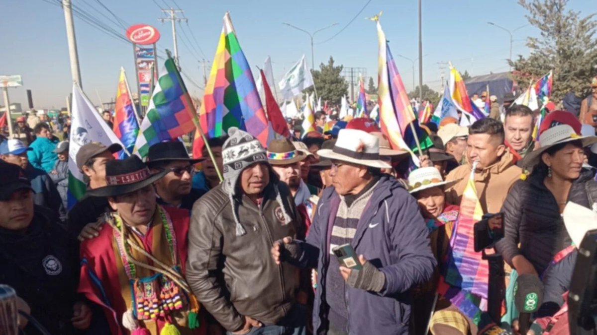 Ponciano Santos encabeza marcha evista desde El Alto y no teme ser aprehendido
Créditos: Red Uno 
reduno.com.bo/noticias/ponci…