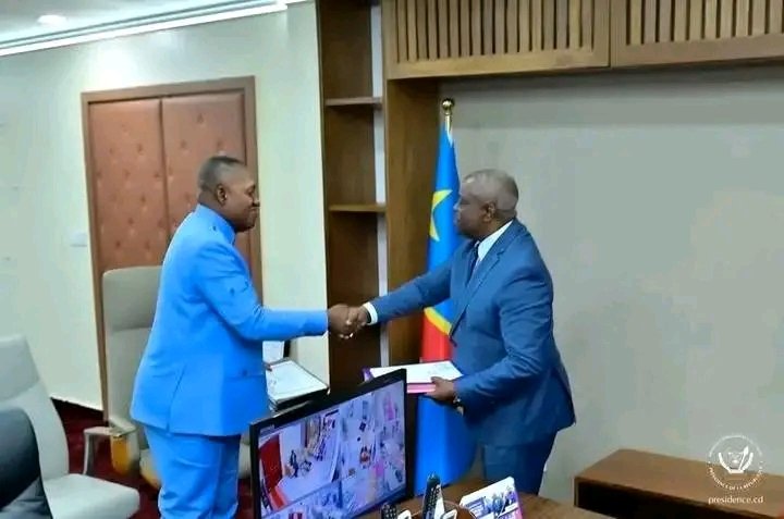 Ndeko TAMPAKA PUATI G-D (@gtampaka11384) on Twitter photo #RDC : Remise et reprise à l'IGF
Une cérémonie de remise et reprise a eu lieu ce jour à l'Inspection Générale des Finances entre <a href="/ALINGETEJULES_K/">JULES ALINGETE KEY</a>, et <a href="/christophebita/">Christophe BITASIMWA BAHII</a> Bitasimwa, son successeur. L'événement s’est déroulé en présence de Mr. <a href="/Anthony_Nkinzo/">Anthony Nkinzo Kamole</a>, Dircab du Chef de l’État. #RDC : Remise et reprise à l'IGF
Une cérémonie de remise et reprise a eu lieu ce jour à l'Inspection Générale des Finances entre <a href="/ALINGETEJULES_K/">JULES ALINGETE KEY</a>, et <a href="/christophebita/">Christophe BITASIMWA BAHII</a> Bitasimwa, son successeur. L'événement s’est déroulé en présence de Mr. <a href="/Anthony_Nkinzo/">Anthony Nkinzo Kamole</a>, Dircab du Chef de l’État.