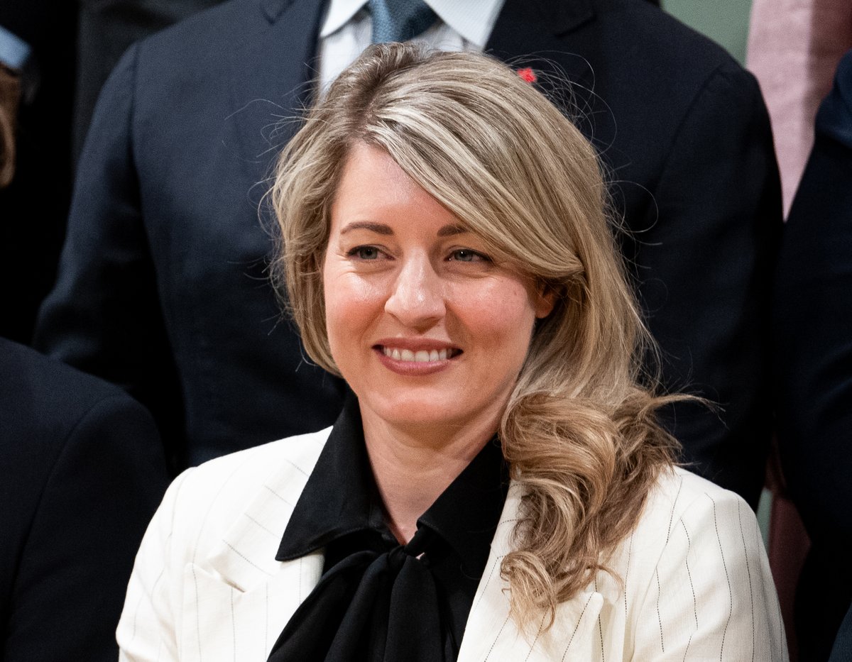 Sébastien Bovet (@sebbovetsrc) on Twitter photo Parole aux #RDIMordus
<a href="/melaniejoly/">Mélanie Joly</a> répond à vos questions
Aussi, posez vos questions <a href="/Val_Beaudoin/">Valérie Beaudoin</a> et <a href="/RafJacob/">Rafael Jacob</a> sur la politique américaine, le voyage de Donald Trump au Moyen orient, l'avion en cadeau, la politique étrangère
👉Mordus@Radio-Canada.ca
#polqc #polcan Parole aux #RDIMordus
<a href="/melaniejoly/">Mélanie Joly</a> répond à vos questions
Aussi, posez vos questions <a href="/Val_Beaudoin/">Valérie Beaudoin</a> et <a href="/RafJacob/">Rafael Jacob</a> sur la politique américaine, le voyage de Donald Trump au Moyen orient, l'avion en cadeau, la politique étrangère
👉Mordus@Radio-Canada.ca
#polqc #polcan