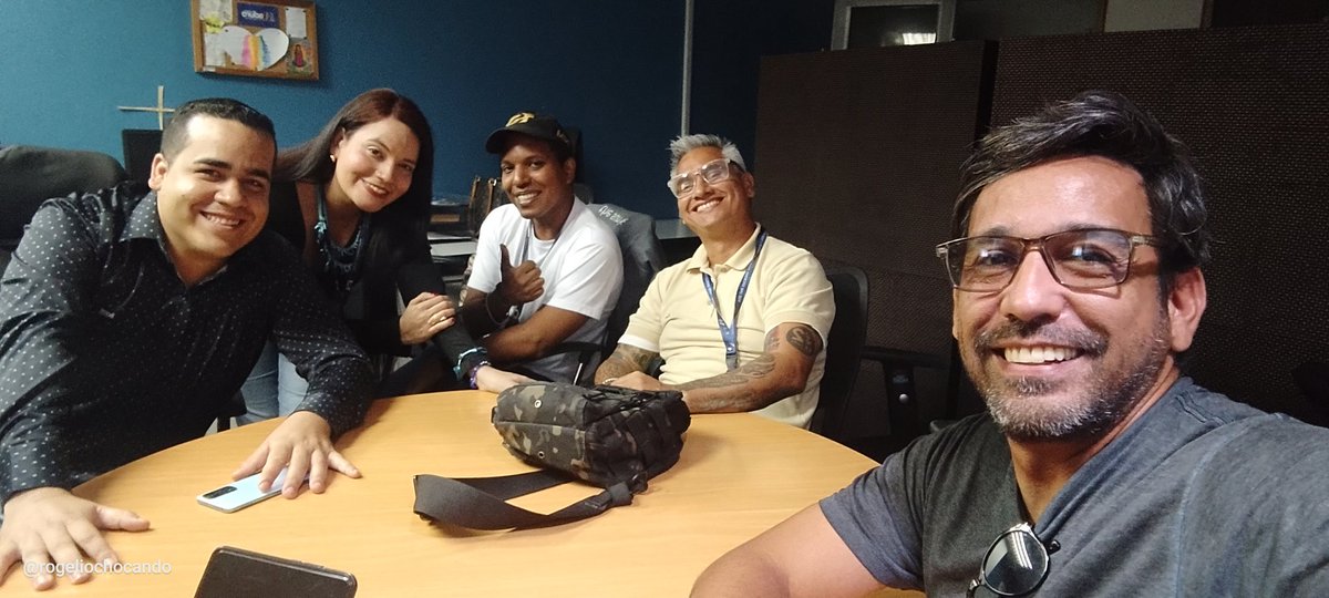 Anónimos en contexto. 
#amigosenrevolucion