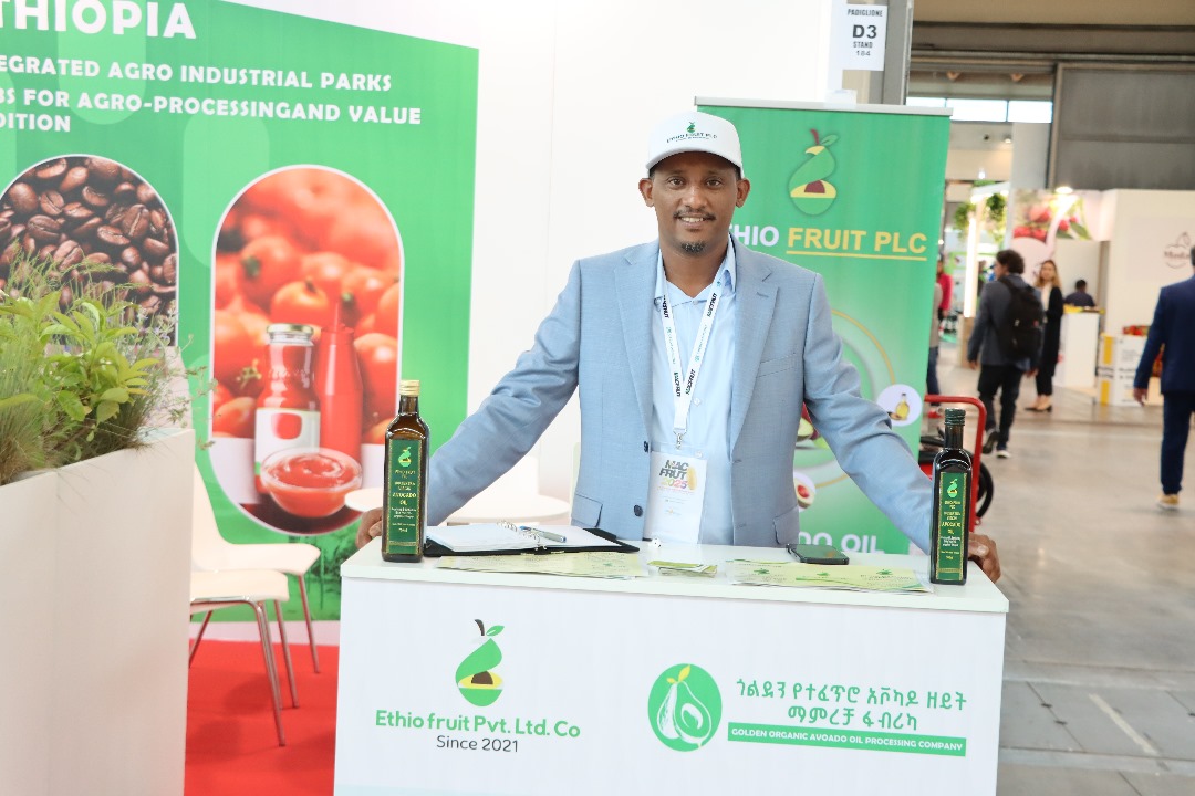 UNIDO_Ethiopia's tweet photo. 🇪🇹
#Investors from the #Ethiopian Integrated Agro-Industrial Parks (IAIPs) made a strong impact at #MACFRUT Expo in Italy! 🇮🇹 They successfully forged business partnerships in avocado processing and explored new export opportunities 🥑
#InvestEthiopia #AgroIndustry #AvocadoExport https://t.co/T8g5kNSAXt