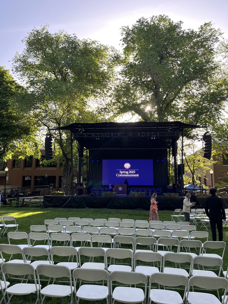 unevadareno's tweet image. Good morning Wolf Pack grads! It’s Day 2 of commencement ceremonies and we’re celebrating our @BizUNR graduates! #NVGrad2025 #PackPride

Watch the livestream on YouTube: youtube.com/live/lmhB40U9W…