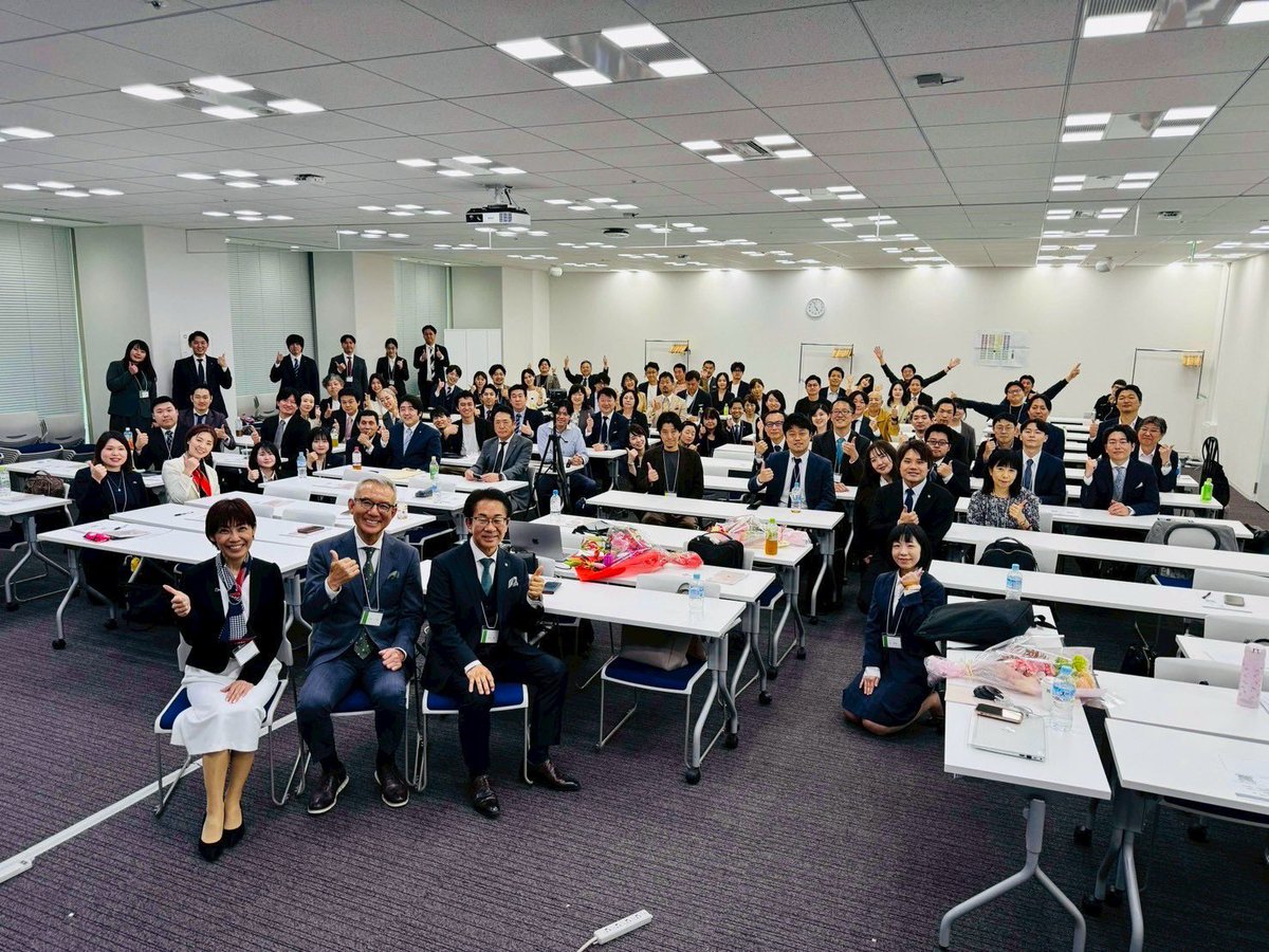 【⭐️第8期経営計画発表会⭐️】
今期もたくさん方にお越しいただき、経営計画発表会を開催することができました‼️

同じ方向を向いて進むために、組織の目指す未来や方向を皆んなで共有する📍

目指す未来を明確にして、社員の方と共有する経営計画発表会を開催してみてはいかがでしょうか？