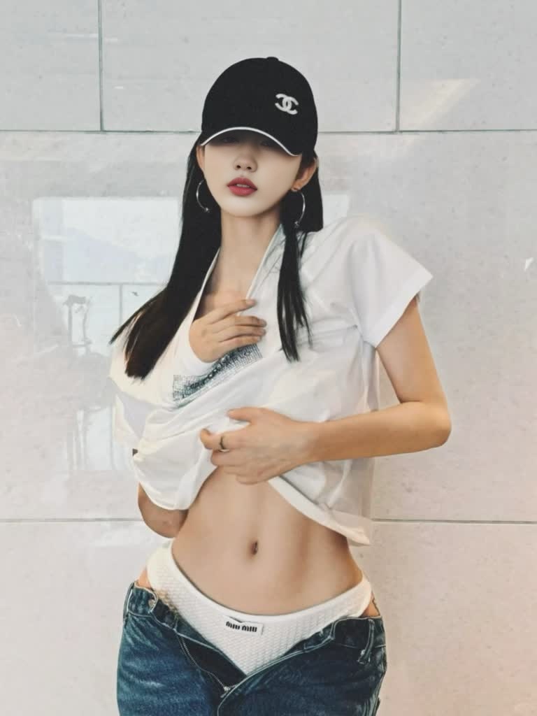 MollySu4242's tweet photo. Doing this trend before I'm too late😉

#trend #ootd #asiangirl https://t.co/I0ifPSaSx9