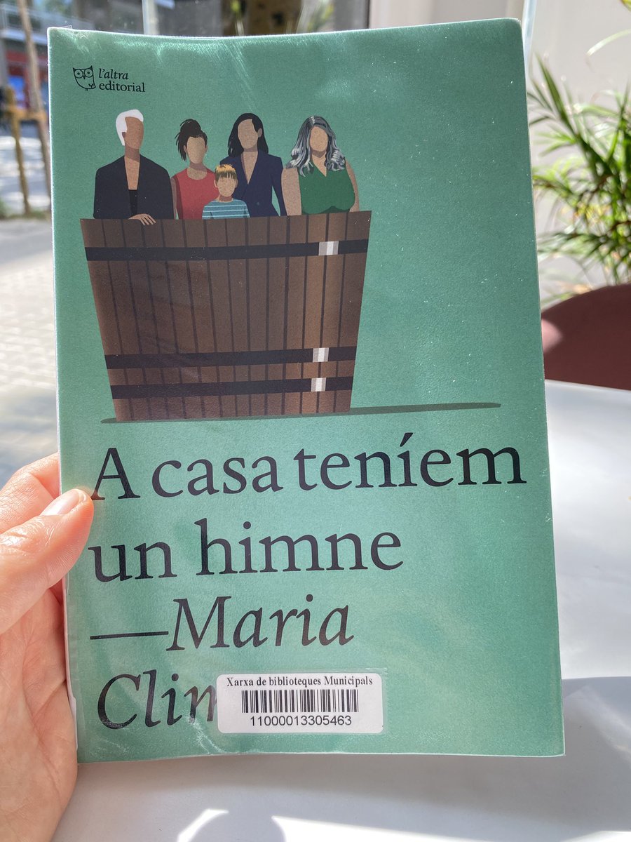 📚 “La infància és com un carretó que s’arrossega tota la vida. Em fa por girar-me a mirar què hi ha a dins i que res s’assembli al que recordo”