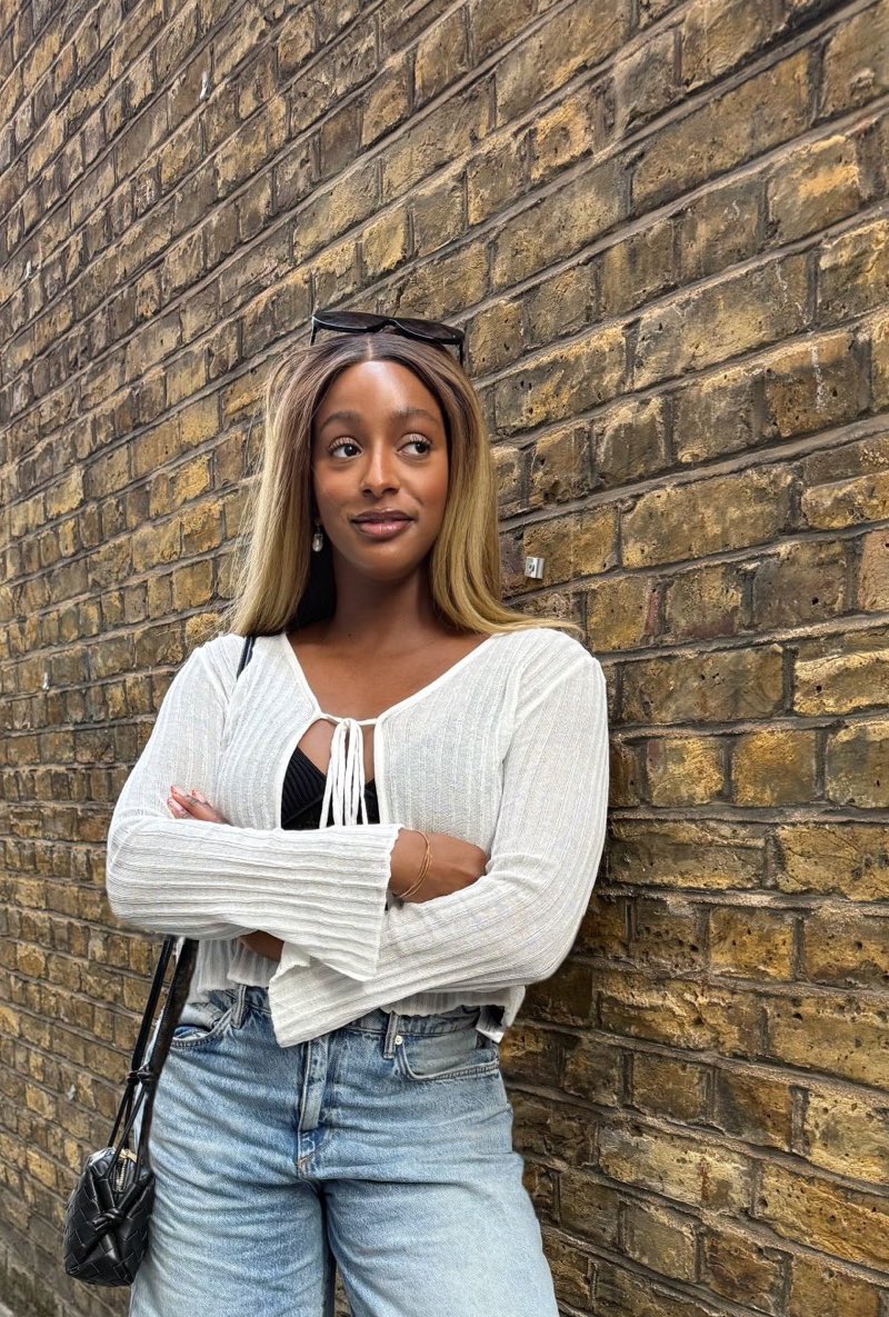 YKoluwaseun9's tweet photo. How is cuppy still single, she fine pass Temi https://t.co/sQfKqIUYiC