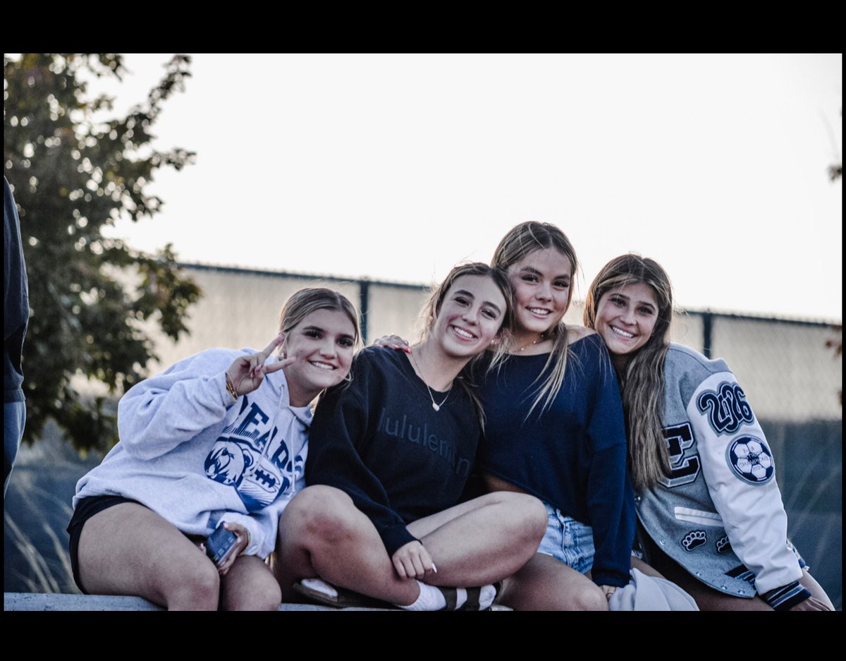 rileye505's tweet image. Supporting our Bears ⚾️🐻 Thank you for the pic Lucy! #walc