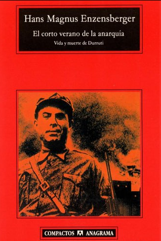 outsidersesp's tweet photo. Sobre Buenaventura Durruti:

“A principios de 1936 Durruti vivía justo al lado de mi casa, en un pequeño piso en el barrio de Sans. Los empresarios lo habían puesto en la lista negra. No encontraba trabajo en ninguna parte. Su compañera Émilienne trabajaba como acomodadora en un cine para mantener a la familia.

Una tarde fuimos a visitarle y lo encontramos en la cocina. Llevaba un delantal, fregaba los platos y preparaba la cena para su hijita Colette y su mujer. El amigo con quien había ido trató de bromear: “Pero oye, Durruti, ésos son trabajos femeninos.” Durruti le contestó rudamente: “Toma este ejemplo: cuando mi mujer va a trabajar yo limpio la casa, hago las camas y preparo la comida. Además baño a la niña y la visto. Si crees que un anarquista tiene que estar metido en un bar o un café mientras su mujer trabaja, quiere decir que no has comprendido nada”.

“Para mí, su heroísmo no estaba tanto en lo que dicen los diarios sino, sobre todo, en su vida cotidiana. Claro, eso lo sabe muy poca gente, lo saben los que lo conocieron en el café de la esquina, en su casa o en la cárcel.

Por las manos de Durruti han pasado millones, y sin embargo le he visto remedándose las plantillas de los zapatos porque no tenía dinero para llevados al zapatero. A veces, cuando nos encontrábamos en un bar, no tenía siquiera el dinero para pedir un café.

Cuando iban a visitarnos salía a menudo con un delantal puesto, porque estaba pelando patatas. Su mujer trabajaba. A él no le importaba; no conocía el machismo y no se sentía herido en su orgullo al hacer las labores domésticas.

Al día siguiente tomaba la pistola y se echaba a la calle para enfrentarse a un mundo de represión social. Lo hacía con la misma naturalidad con que la noche anterior había cambiado los pañales a su hijita Colette”.

Hans Magnus Enzensberger, El corto verano de la anarquía, (Barcelona, Anagrama, 2002).