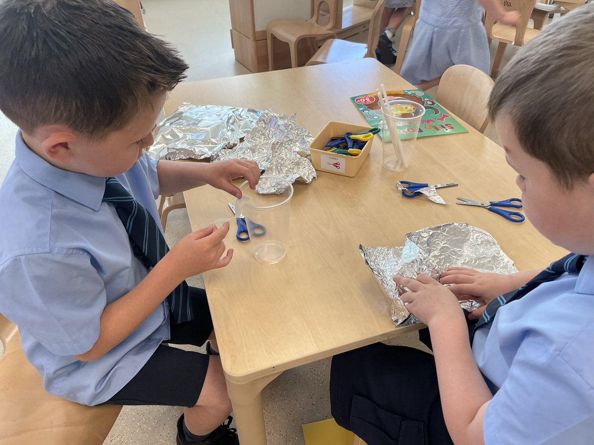 Brilliant engineering, designing and constructing in Primary 1 this morning! Inspired by our Drawing Club text this week, we set out to make boats that float using only 3 materials. The collaboration, creativity and curiosity was incredible 👏🏻 Fantastic effort P1 ⛵️👷