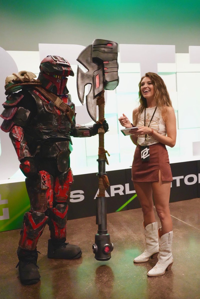 Sarvanah92's tweet image. I normally don’t put myself out there like this but what the heck. 

I’m interested in working with a Halo org to model their merch.

@Spacestation 
@ShopifyRebels 
@Complexity 
@TSM 
@Cloud9 

I did some modeling when I was younger and think it would be so cool to help represent…