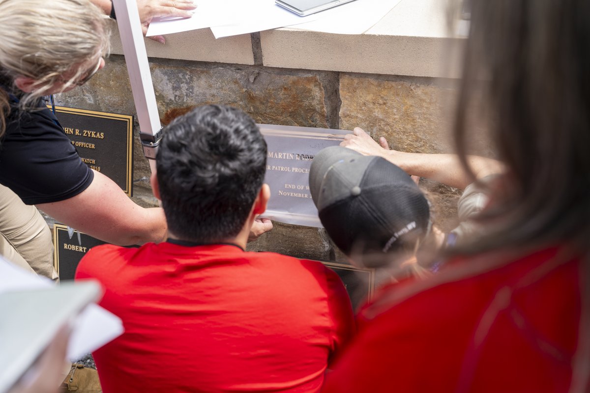 CBPLESCXD's tweet image. This week LESC & @CBP's Advanced Training Center hosted #PoliceWeek Family Day to honor the line of duty deaths of CBP's law enforcement personnel. Family members of CBP's fallen heroes spent the morning at the Memorial Wall honoring their loved ones before touring the facilities
