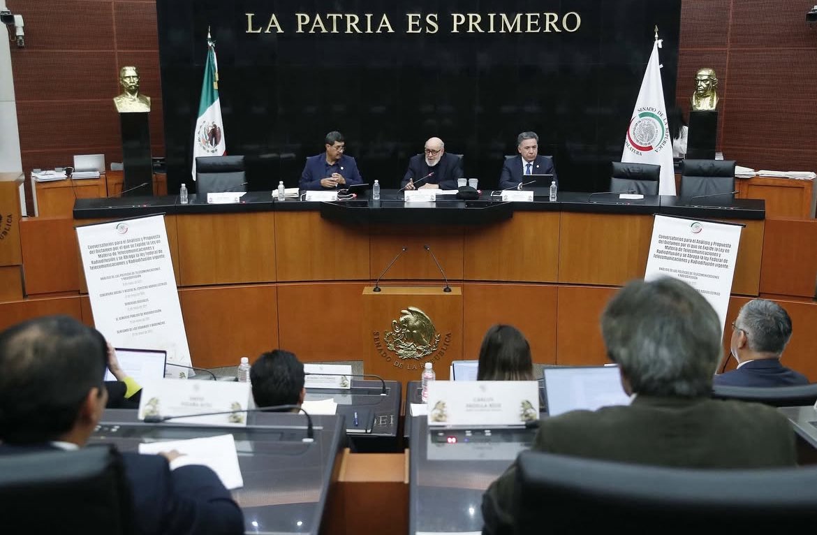 Mercedes Aramendía (@maramendia) on Twitter photo Muchas gracias senador <a href="/Javier_Corral/">Javier Corral Jurado</a> y honorables miembros del Congreso de la Unión @senadomexico, agradecemos la oportunidad de participar en el conversatorio de la #leytelecom.
Celebramos la apertura al diálogo y estamos a disposición para aportar y colaborar #InternetAbierta Muchas gracias senador <a href="/Javier_Corral/">Javier Corral Jurado</a> y honorables miembros del Congreso de la Unión @senadomexico, agradecemos la oportunidad de participar en el conversatorio de la #leytelecom.
Celebramos la apertura al diálogo y estamos a disposición para aportar y colaborar #InternetAbierta
