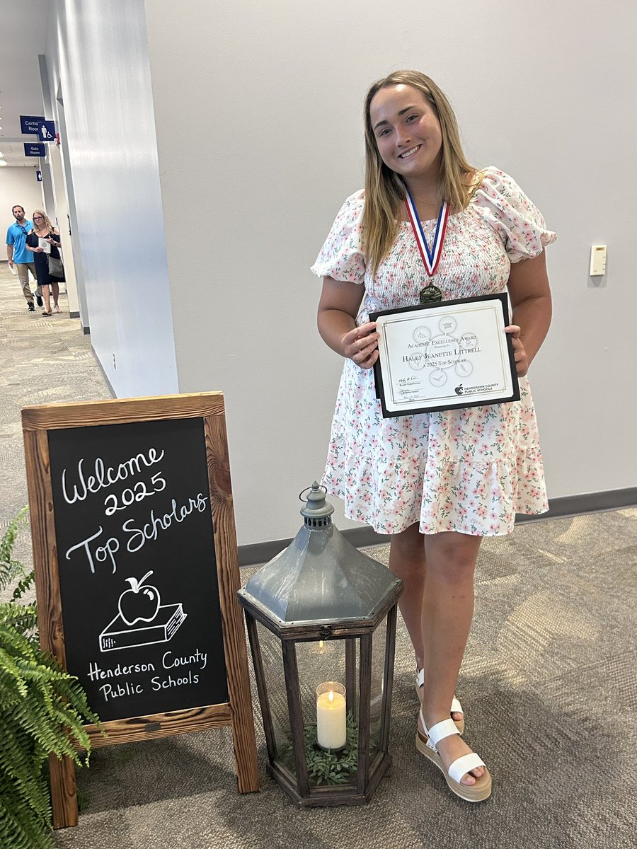 haley_littrell's tweet photo. Top Scholars Henderson County, Salutatorian candidate for WHHS class of 2025 🫶🏼@wncfastpitch @Stars_Tidd @LMC_Softball @Jbum42 @CiaraHanson_ @Chris_Womack @acthshuddle https://t.co/zBnFmFBidG