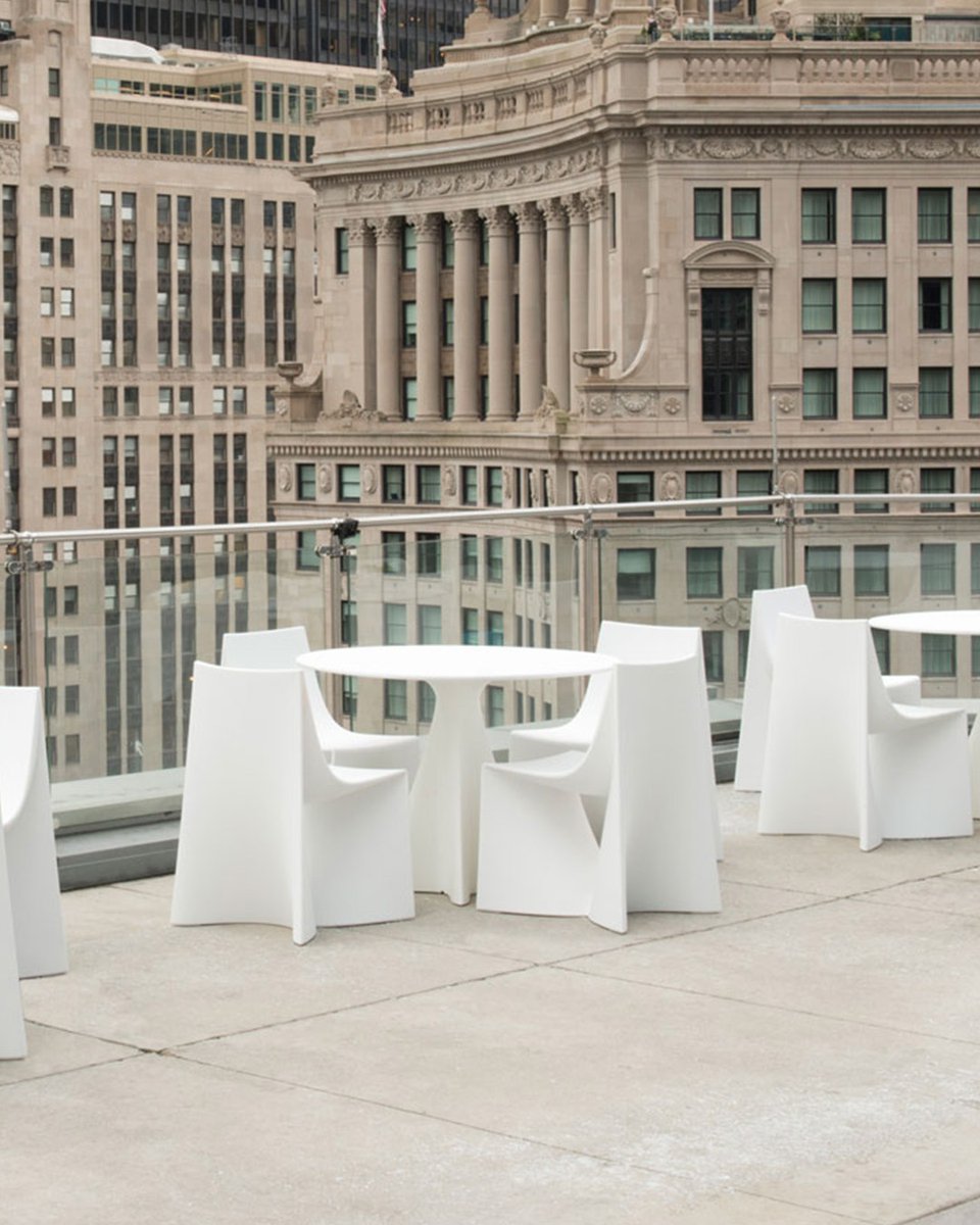 It's time to dust off the patio and open up the roof-deck - outdoor dining is back on the menu! 

l8r.it/U8ar
⁠
#OutdoorSeating #OutdoorDining #ModernFurniture #ContractFurniture #FurnitureDesigner #LandscapeDesigner #ModernFurnitureDesign #HospitalityDesign