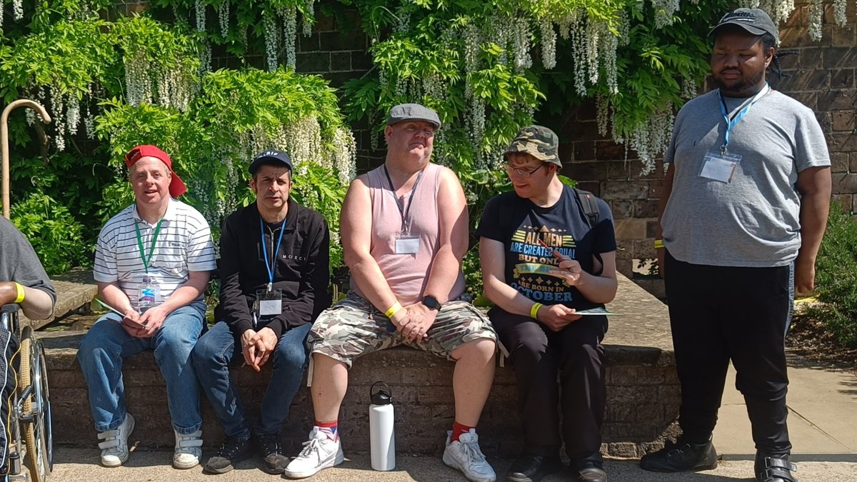 On Tuesday, our Gardening for Wellbeing group visited Hampton Court Palace for their special Garden Wellbeing event open to Community Access Scheme members. The trip was a wonderful way to celebrate Mental Health Awareness Week, with our students taking part in two calming