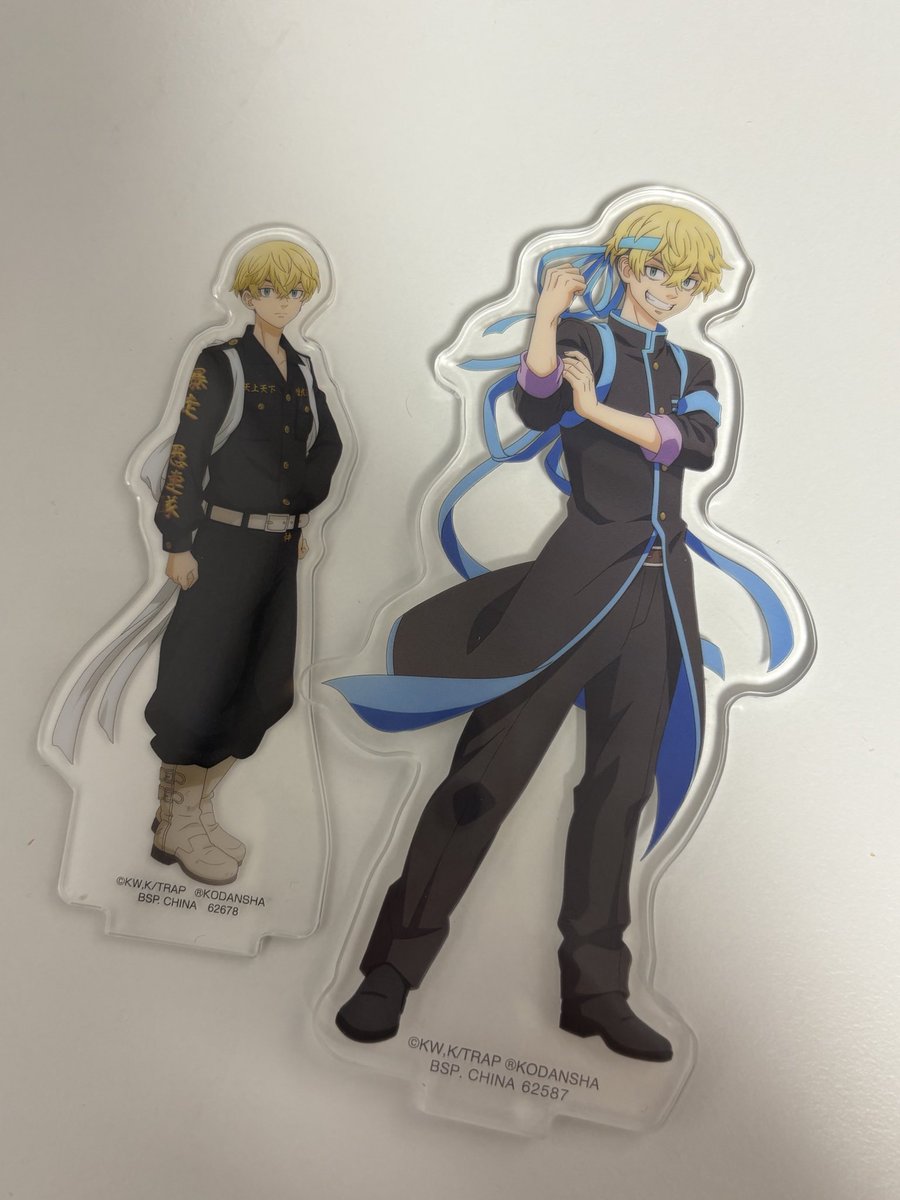 산건 한갠데 덤으로 이크릴 스탠드 두개를 받았어요🥹 천사님...