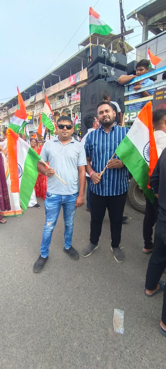 Jigarpatel__'s tweet photo. પહેલગામ આતંકી હુમલાના પ્રત્યુત્તરમાં #OperationSindoor દ્વારા આપણા પરાક્રમી સૈનિકોએ બતાવેલી બહાદુરીને બિરદાવવા અને તેમના શૌર્યને સલામ કરવા માટે અંકલેશ્વર ખાતે આયોજિત #TirangaYatra માં સહભાગી થઈને ભારત માતાનું ગૌરવ ગાન કર્યું.

#BJP #OperationSindoor #TirangaYatra #Ankleshwar https://t.co/UPJDmVZjOi