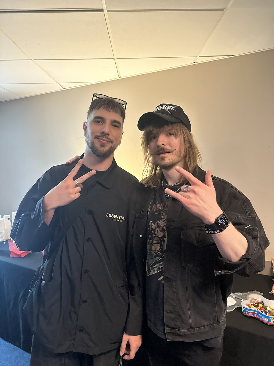 met the goat <a href="/spacelaces/">SPACE LACES</a> 🫶