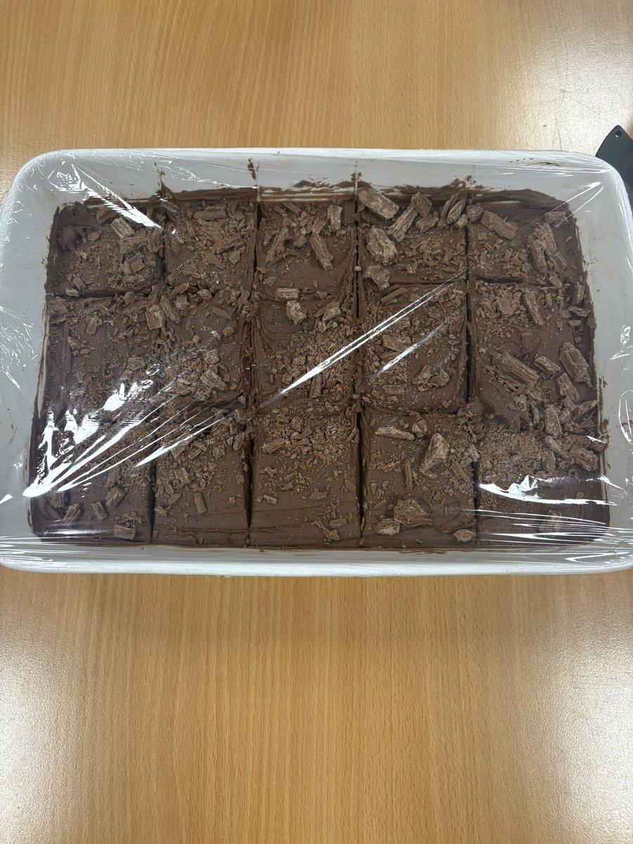 MrCampbellPE_'s tweet photo. What a productive week it has been at Beath High School🏃 

1️⃣ P7 Transitions 
2️⃣ Observed Lesson with 1L1
3️⃣ Wear Green for Mental Health Week
4️⃣ Insightful CLPL 
5️⃣ Finally, my turn for treat Friday for the team 🙌💙

@Beath_HS @teambeathhwb https://t.co/2U1XVhnYik