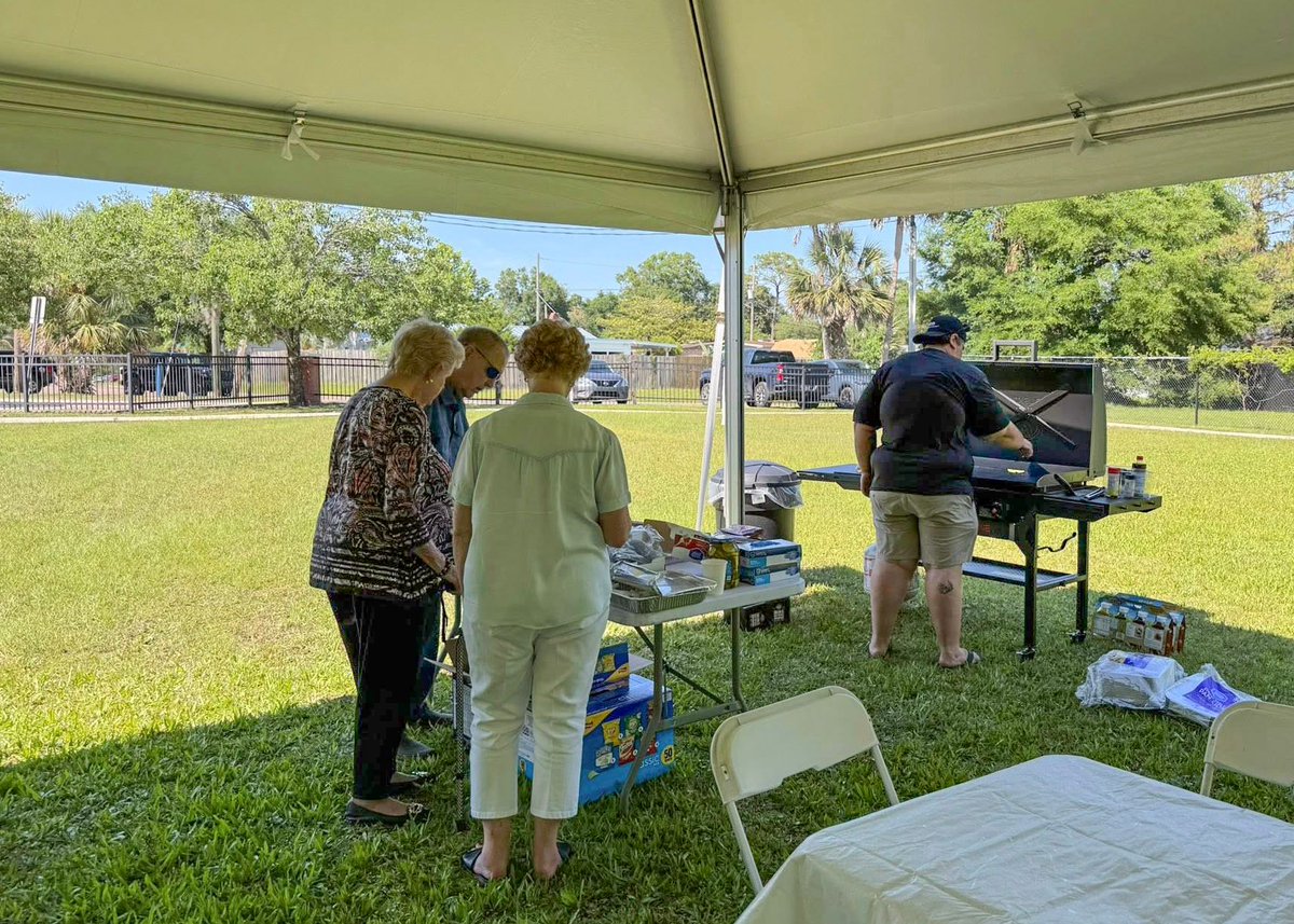 HGSBioScience's tweet image. This week, our team gathered in Jacksonville for a cookout proudly hosted by our Women of HGS Resource Group! We fired up the grill and served up burgers, hot dogs, and plenty of good vibes to our amazing neighbors. Thank you to everyone who helped make this event a success! 🥰