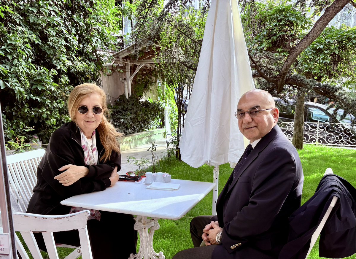 Değerli dostum KKTC Cumhuriyet Meclisi, Ekonomi, Maliye, Bütçe ve Plan Komitesi Başkanı Sayın  <a href="/ResmiyeCanalty/">Resmiye Eroğlu Canaltay</a>  (UBP Milletvekili) ile Ankara’da buluştuk.
Kıbrıs’taki son gelişmeleri konuştuk.
Bu arada ortak dostlarımızın kulaklarını çınlattık.