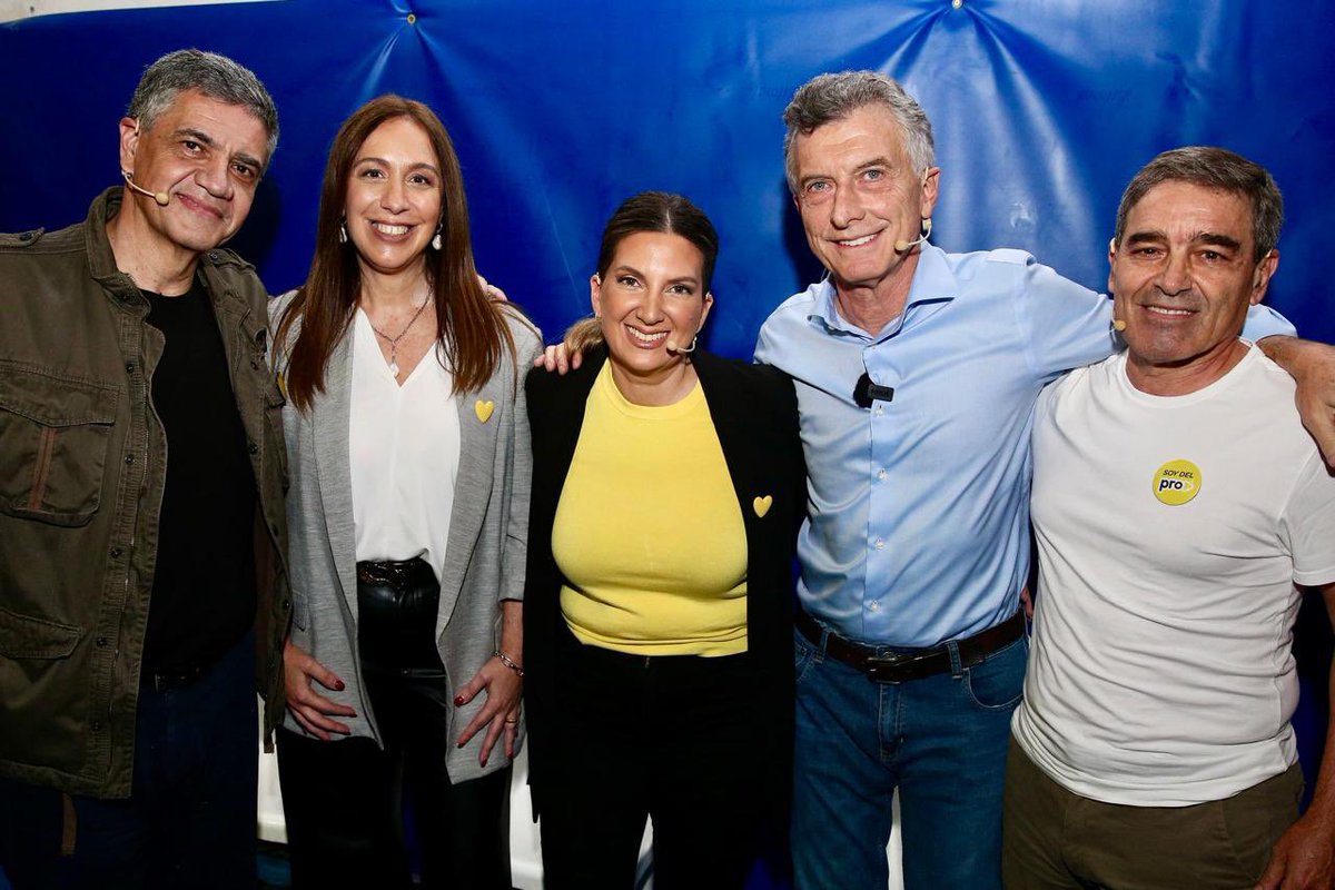 RPlatenseOK's tweet photo. 🗳️ Mauricio Macri cerró la campaña del PRO:
“El domingo a votar para cuidar lo que logramos juntos”.

📣 Estuvo junto a Silvia Lospennato, Jorge Macri y Vidal.

🧩 Habló de cambio con equilibrio, respeto y trabajo en equipo.

#Macri #PRO2025 #Elecciones #CierreDeCampaña https://t.co/StNZ1nbfvN