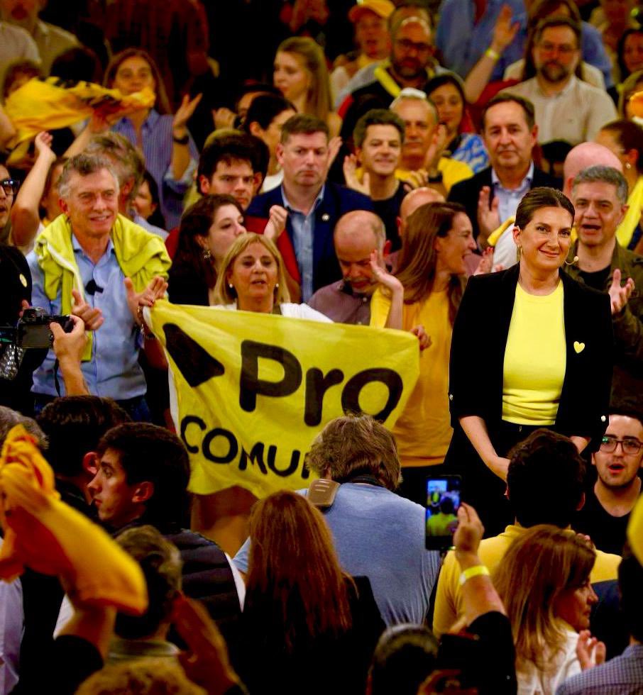 RPlatenseOK's tweet photo. 🗳️ Mauricio Macri cerró la campaña del PRO:
“El domingo a votar para cuidar lo que logramos juntos”.

📣 Estuvo junto a Silvia Lospennato, Jorge Macri y Vidal.

🧩 Habló de cambio con equilibrio, respeto y trabajo en equipo.

#Macri #PRO2025 #Elecciones #CierreDeCampaña https://t.co/StNZ1nbfvN