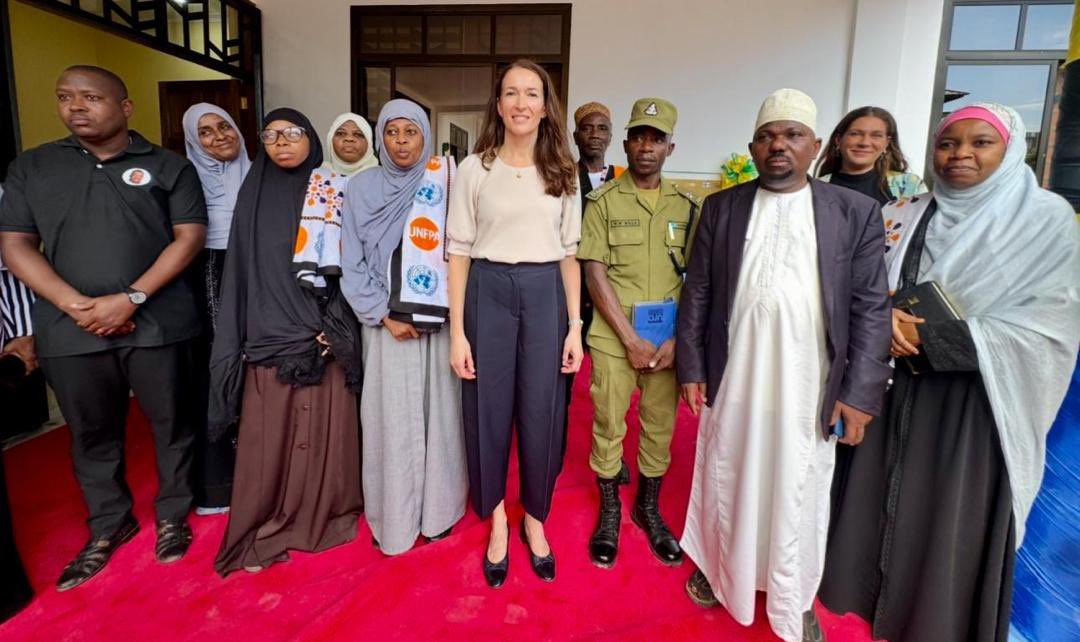 We extend heartfelt thanks to H.E. Finland First Lady Suzanne Innes-Stubb for gracing the handover ceremony of the Police Gender and Children Desk at Madema, Zanzibar.

In Tanzania, #Finland 🇫🇮 is supporting <a href="/UNFPA/">UNFPA</a> 🇹🇿 through the #CLHY Programme 💪🏽

#GenderEquality
#EndGBV
#PWDs