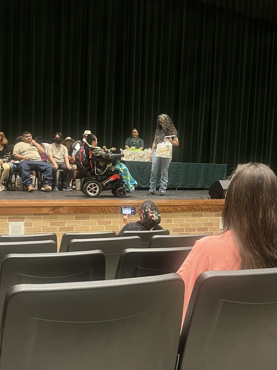Celebrating our ALE SENIORS 🧑‍🎓 👨🏾‍🎓🎓 at their 2025 Graduation Ceremony.