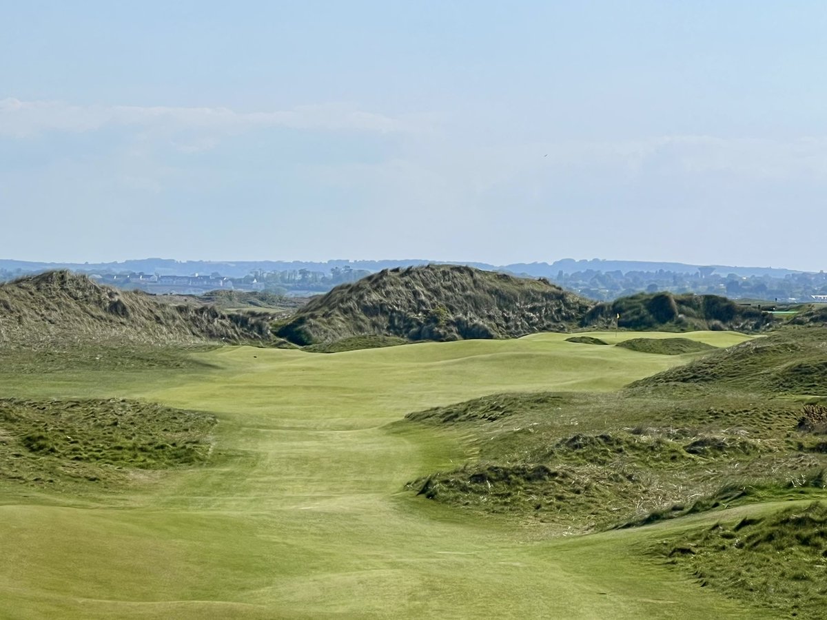 GolFlexxion's tweet photo. Played @CountyLouthGC in Baltray and the courses/views just keep getting better! Caddies were great and if you play there, ask for Tom, Kevin or Hugh-ee. Great stories, even if they do take place during your backswing. #PunchLines #ZeroAwareness https://t.co/zpX8eVY07Q