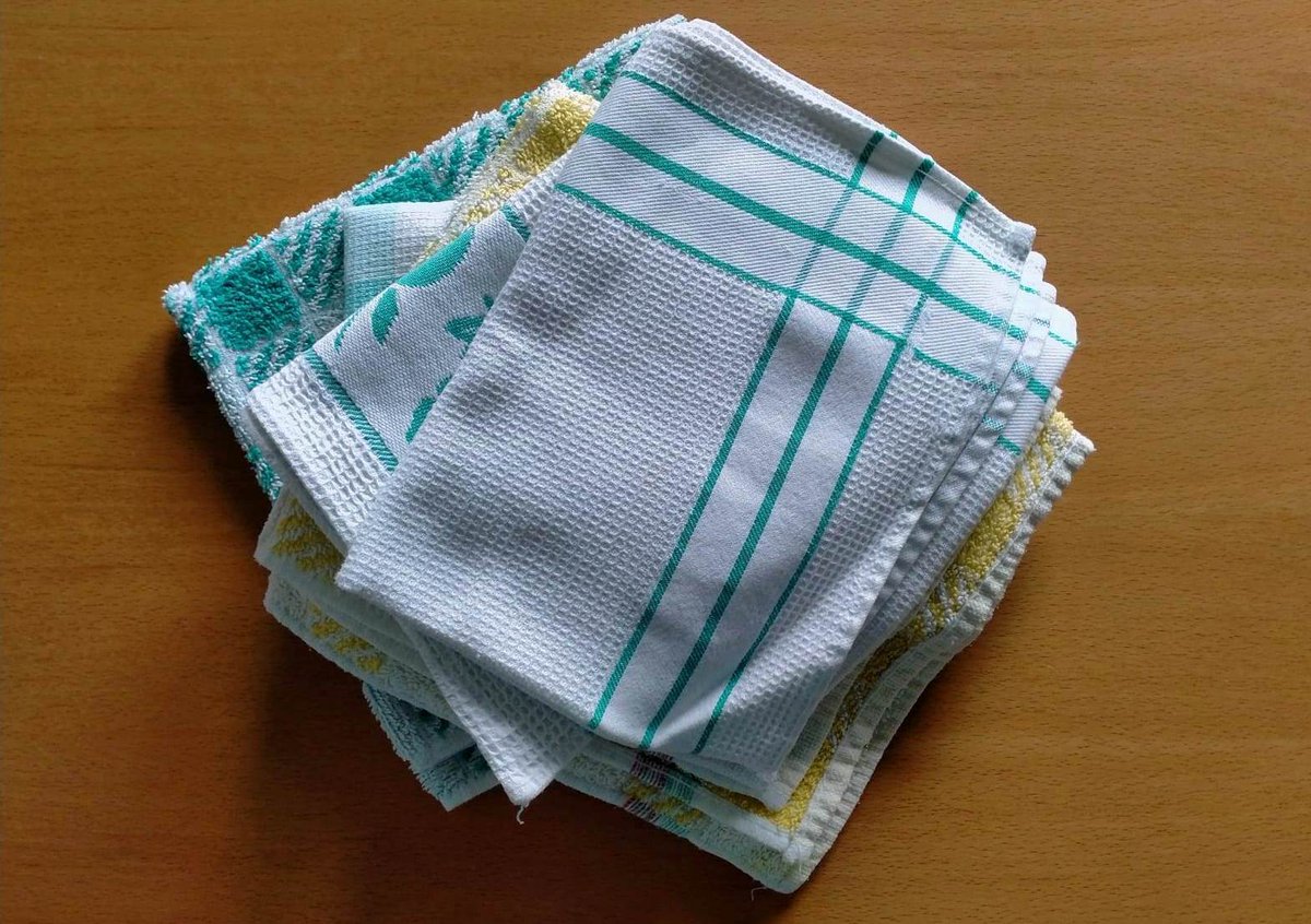 Úa cousa tan humilde como el trapo da cocía tamén pode dar pé a falar de vocabulario en galego-asturiano.

¿Cómo ye chamamos a ese pano qu’usamos pra enxugar as maos ou os pratos?👇🧵